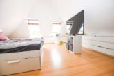 Wohn- und Geschäftshaus in bester Lage von Adendorf - Spitzboden - Schlafzimmer