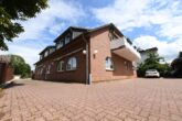 Wohn- und Geschäftshaus in bester Lage von Adendorf - Hinterhof mit Stellplätzen