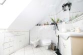Wohn- und Geschäftshaus in bester Lage von Adendorf - Spitzboden - Badezimmer