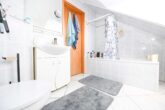 Wohn- und Geschäftshaus in bester Lage von Adendorf - Spitzboden - Badezimmer