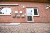 Wohn- und Geschäftshaus in bester Lage von Adendorf - Hauseingang zu den Wohneinheiten
