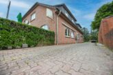 Wohn- und Geschäftshaus in bester Lage von Adendorf - Einfahrt zum Hinterhof