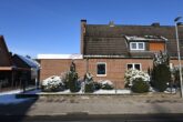 Charmante Doppelhaushälfte mit Garage im Lüneburger Ortsteil Oedeme (Erbbaurecht) - Straßenansicht