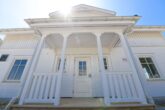 NEUBAU - ERSTBEZUG! Schwedenhaus mit Südbalkon & großem Grundstück in Garlstorf (Bleckede) - Überdachter Hauseingang