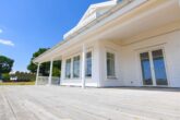 NEUBAU - ERSTBEZUG! Schwedenhaus mit Südbalkon & großem Grundstück in Garlstorf (Bleckede) - Terrasse