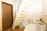 Einfamilienhaus mit zweiter Wohneinheit im Nebengebäude auf großem Grundstück - Haupthaus - DG - Zugang zum Dach- und Spitzboden