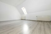 Einfamilienhaus mit zweiter Wohneinheit im Nebengebäude auf großem Grundstück - Haupthaus - DG - Zimmer I