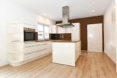 Einfamilienhaus mit zweiter Wohneinheit im Nebengebäude auf großem Grundstück - Haupthaus - EG - Küche