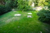 Einfamilienhaus mit zweiter Wohneinheit im Nebengebäude auf großem Grundstück - Gartengrundstück