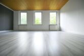 Einfamilienhaus mit zweiter Wohneinheit im Nebengebäude auf großem Grundstück - Haupthaus - DG - Zimmer II