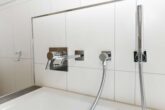 Einfamilienhaus mit zweiter Wohneinheit im Nebengebäude auf großem Grundstück - Haupthaus - EG - Badezimmer