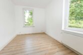 Einfamilienhaus mit zweiter Wohneinheit im Nebengebäude auf großem Grundstück - Haupthaus - EG - Zimmer / Raum 1